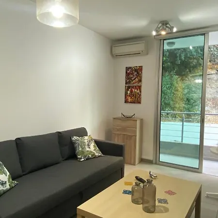 Modern 1 Bed Flat & Pool * Limassol