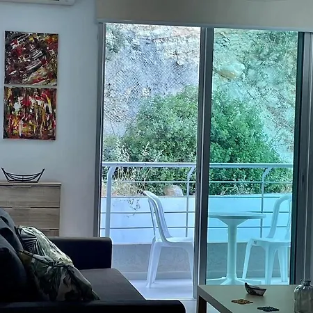 Modern 1 Bed Flat & Pool * Limassol