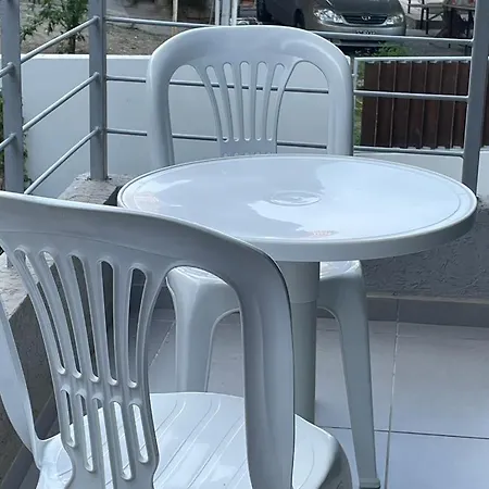 Modern 1 Bed Flat & Pool Apartman *